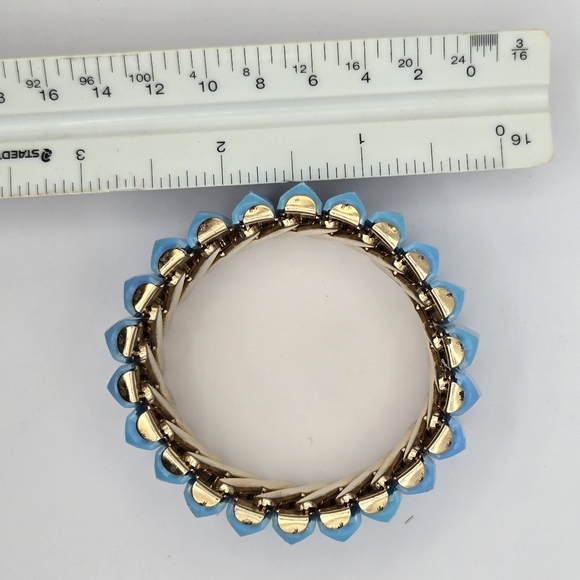 Vintage turquiose blue lucite stretch bracelet - Picture 3 of 3